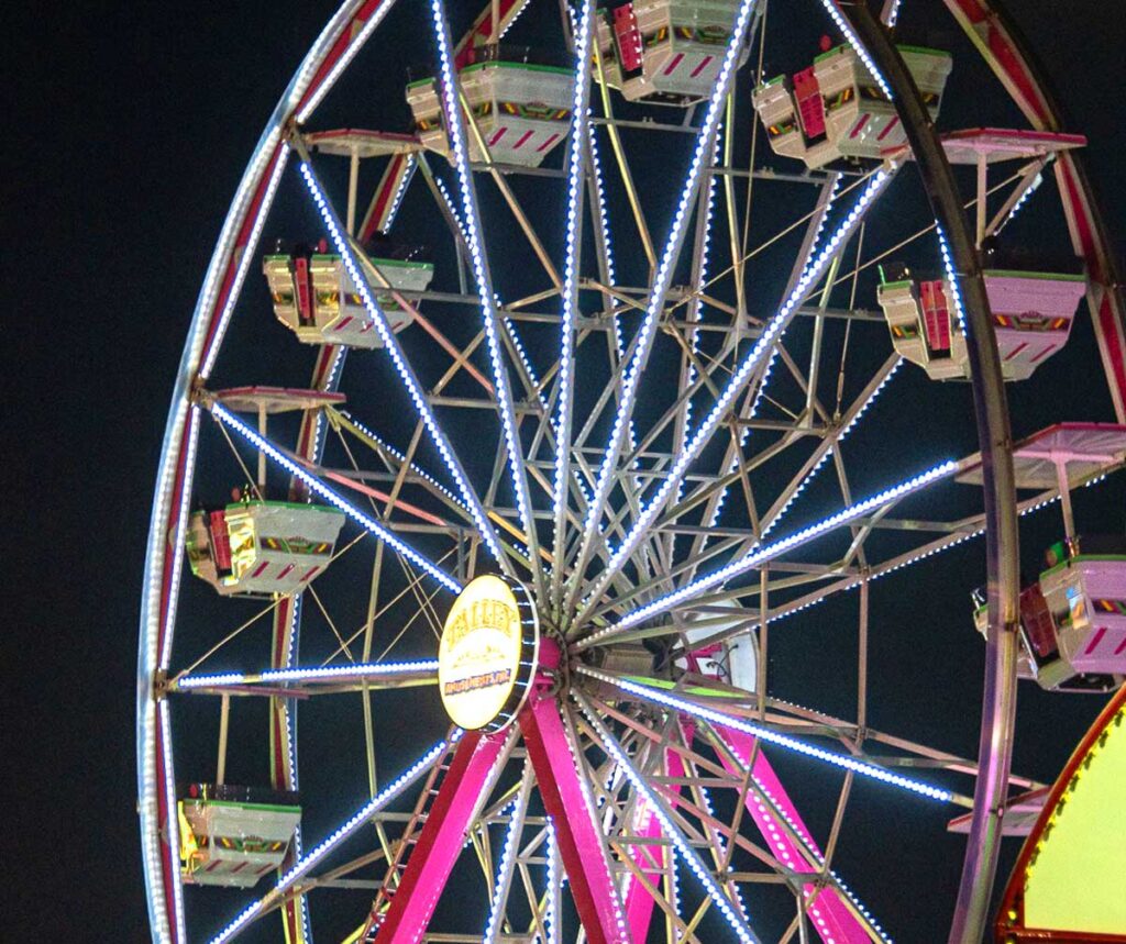 Taller Entertainment Ferris Wheel at night